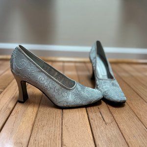 Valerie Stevens Size 7.5 Silver Shoes